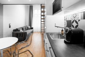 Televízia a/alebo spoločenská miestnosť v ubytovaní Jobelhome Apartments