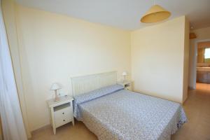 Posteľ alebo postele v izbe v ubytovaní Apartamento Nou Fontana + 33 fotografií