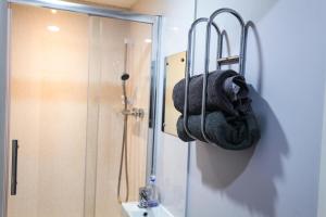Vonios kambarys apgyvendinimo įstaigoje 1B Smart Apartments