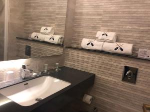 Mamba Point Hotel的一间浴室