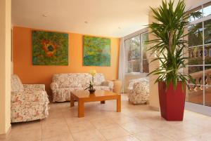 A seating area at PINOS ALTOS 10