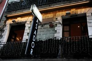 a street sign on the side of a building at Hostal Restaurante in Pamplona