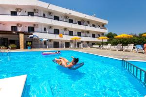 Bazén v ubytovaní Butterfly Studios, Faliraki alebo v jeho blízkosti