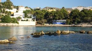 a view of a river with rocks in the water at Guesthouse en Coveta fumà- El Campello in El Campello