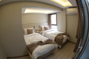 Postel nebo postele na pokoji v ubytování X-NELLYİ HOTEL
