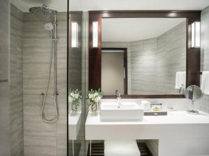 Um banheiro em InterContinental Wellington by IHG