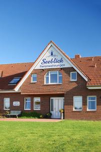 a brick building with a sign that reads seelchell transformation at Ferienwohnung Sandbank in Carolinensiel