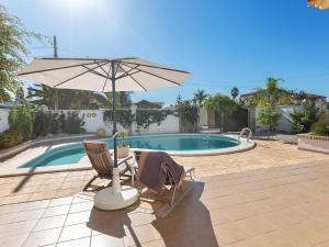 Bazén v ubytování Costa de la Luz Poolside Villa nebo v jeho okolí