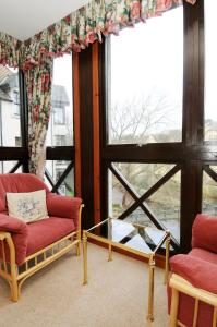 234 Charming 3 bedroom riverside duplex with parking in Edinburgh's historic Dean Village