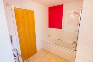 241 Fabulous three bedroom apartment on the second floor with parking