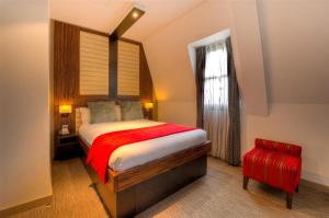 Кровать или кровати в номере Maitrise Hotel Maida Vale - London