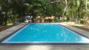 Bazén v ubytování Kandy Spice Villa nebo v jeho okolí