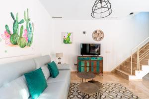 Televízia a/alebo spoločenská miestnosť v ubytovaní Veoapartment Estrella