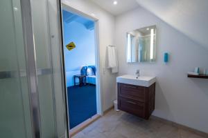 Koupelna v ubytování Klitmøller Hotel