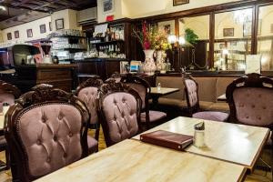 a restaurant with a table and chairs and a bar at Randevú Panzió in Sopron