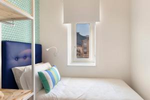 A bed or beds in a room at SorrentoVibes - Design Holiday Home in Sorrento city center