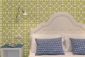 A bed or beds in a room at SorrentoVibes - Design Holiday Home in Sorrento city center