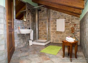 Koupelna v ubytování Il Casolare Bioenergetico