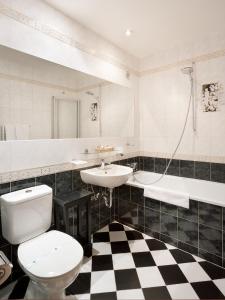 Koupelna v ubytování Hotel U Zlatého Stromu Prague by BHG
