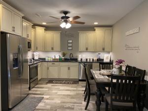 Gallery image of Hidden Gem in Mars Hill