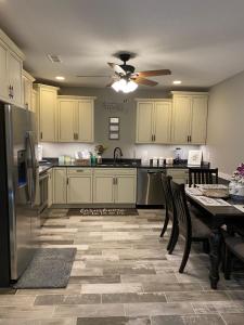 Gallery image of Hidden Gem in Mars Hill