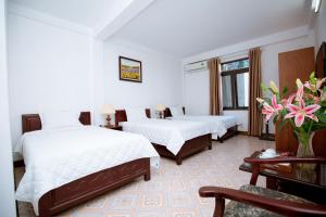 Postel nebo postele na pokoji v ubytování Viet Huong Hotel + 35 fotografií