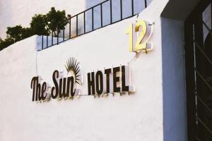 Naktsmītnes The Sun Hotel logotips vai norāde