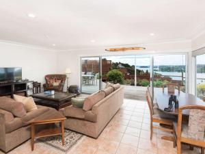 Gallery image of Captain's Quarters - Opua Holiday Home in Opua