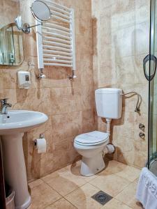 Mali Hotel BaMBiS的一间浴室
