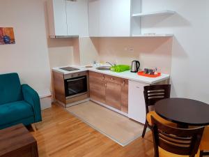 Kuchyň nebo kuchyňský kout v ubytování Apartmani Simić Quatro