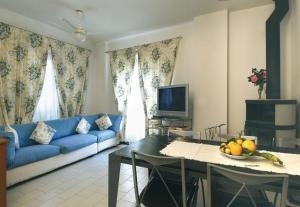 a living room with a blue couch and a table at Agriturismo Buranco in Monterosso al Mare