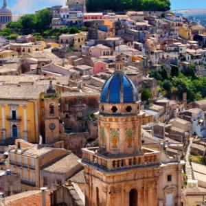 Výhľad na mesto Marina di Ragusa alebo výhľad na mesto priamo z apartmánu