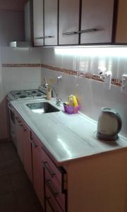 Kuchyň nebo kuchyňský kout v ubytování Cabañas de Montaña El Barranco