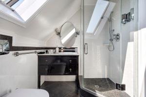 The Ivy on Parker Guest House 욕실