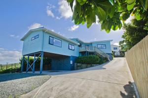 Afbeelding uit fotogalerij van The Blue Cottage with WiFi- Waipu Holiday Home in Waipu