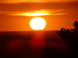 O pôr ou nascer do sol visto da casa de hóspedes ou dos arredores