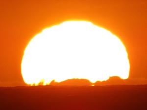 O pôr ou nascer do sol visto da casa de hóspedes ou dos arredores