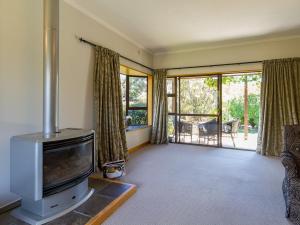 A television and/or entertainment center at Relax at Wanaka - Wanaka Holiday Home With Wifi