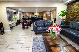 Area soggiorno di Rodeway Inn Central Colorado Springs