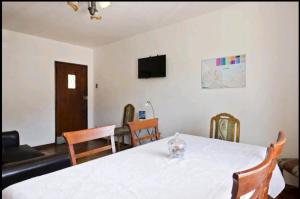 Uma TV ou centro de entretenimento em Apartamento Valparaiso