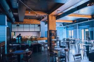 Nhà hàng/khu ăn uống khác tại The Valley Bakuriani Belle Epoque Apartment +23 ảnh