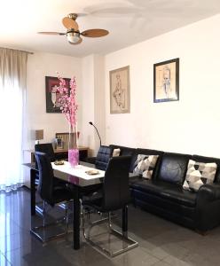 a living room with a black couch and a table at Blackboard House in Bari