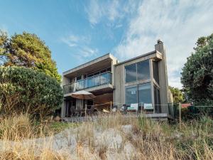 Gallery image of The Breakers - Whangapoua Executive Holiday Home in Whangapoua