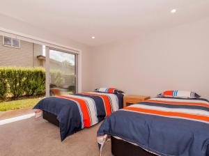 Gallery image of Tattletails Rest - Whitianga Holiday House in Whitianga