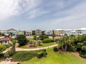 una vista aérea de un parque con casas en Plantation West Resort III, en Gulf Shores