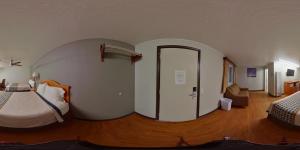 キャニオンにあるBuffalo Inn Vintage MOTELのベッドルーム1室(ベッド1台付)、