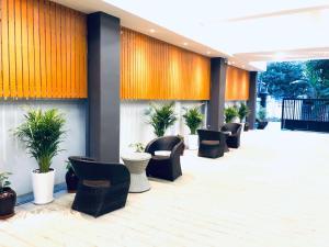 Зона вітальні в SERENE Stays Hotel