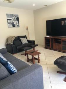 Afbeelding uit fotogalerij van Central executive 4br townhouse in Albury