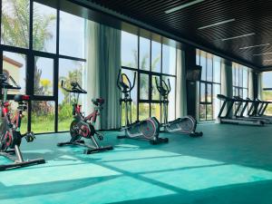Fitness center at/o fitness facilities sa Sealong Bay ZhongQi Conifer Hotel 海龙湾中启康年酒店