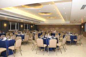 Restaurace v ubytování Cosmique Clarks Inn Suites Goa + 37 fotografií